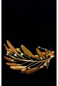 Необычный веночек с золотыми перьями