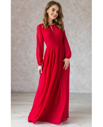 Червона сукня з довгим рукавом
