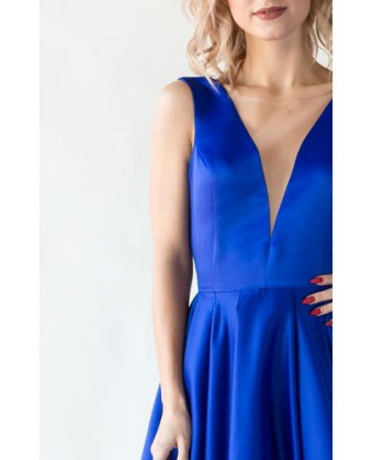 Синя вечірня сукня з відкритою спиною