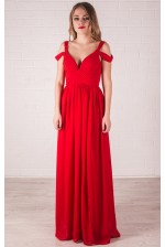 Червона сукня з глибоким декольте