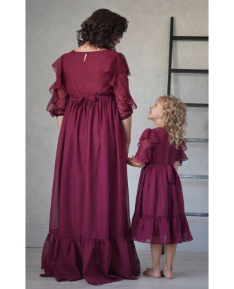Сукні для мами та доньки з рюшем і воланом марсала