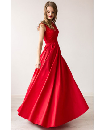 Изысканное красное вечернее платье