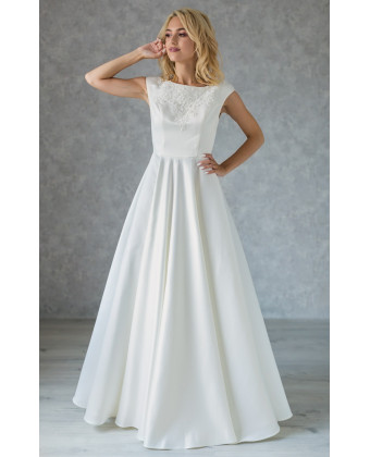 Атласна весільна сукня з вишивкою