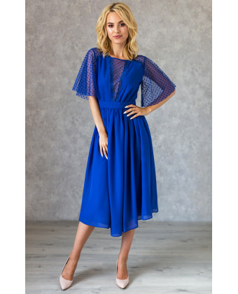 Синее коктейльное платье с красивым декольте