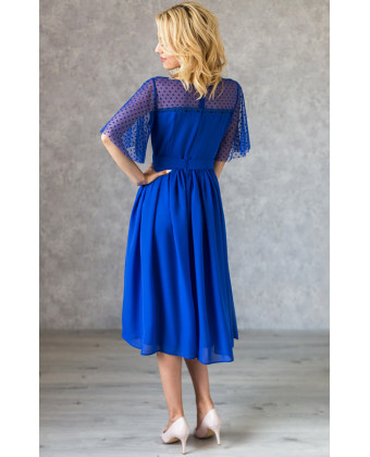 Синее коктейльное платье с красивым декольте