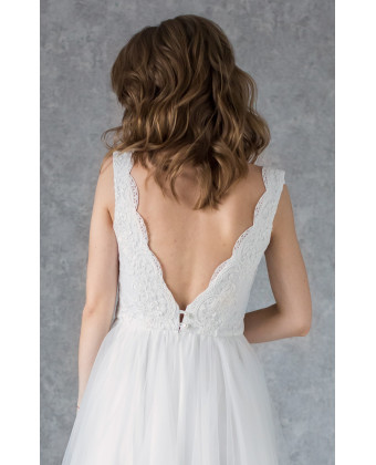 Свадебное платье с фигурным вырезом декольте