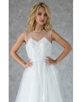 Свадебное платье с пышной юбкой