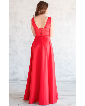 Красное атласное платье