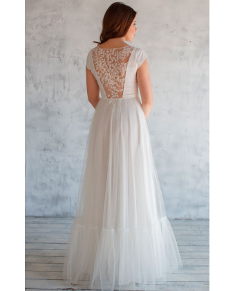 Весільне плаття з мереживною спиною