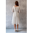 Белое платье ниже колена