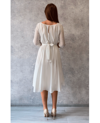 Белое платье ниже колена
