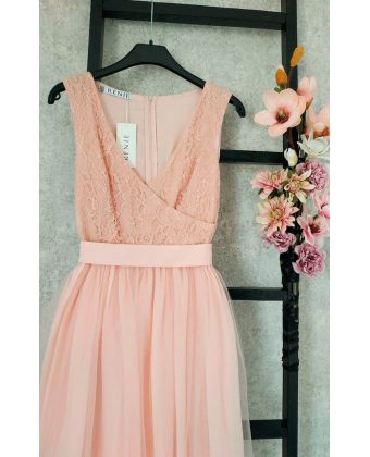 Ніжно рожева вечірня сукня