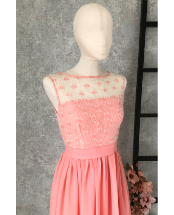 Персикова коктейльна сукня з мереживом