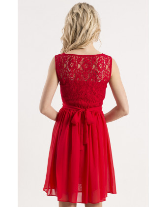 Красное коктейльное платье с кружевом