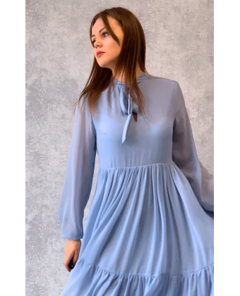 Стильное голубое платье