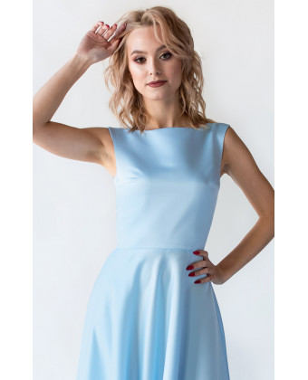 Атласне небесно-блакитне плаття