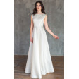 Атласное свадебное платье с кружевной спиной