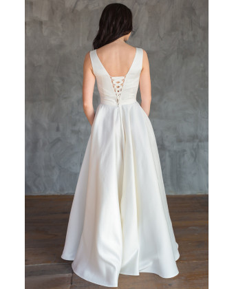 Атласное свадебное платье с юбкой солнце