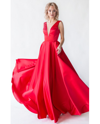 Червона вечірня сукня з відкритою спиною
