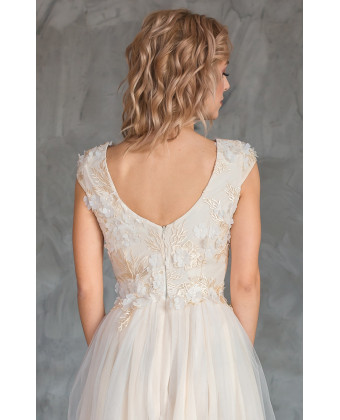 Свадебное платье с цветочным верхом