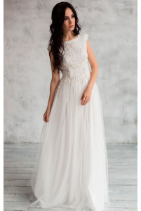 Пышное свадебное платье с открытой спиной