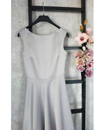 Елегантна сукня в сірому кольорі
