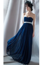 Темно-синее вечернее платье с камнями