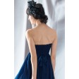 Темно-синя вечірня сукня з камінням