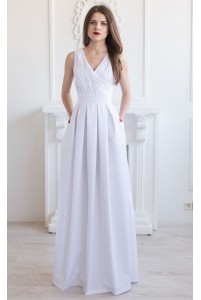 Довга біла сукня