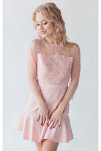 Пудровое коктейльное платье с вышивкой пайетками