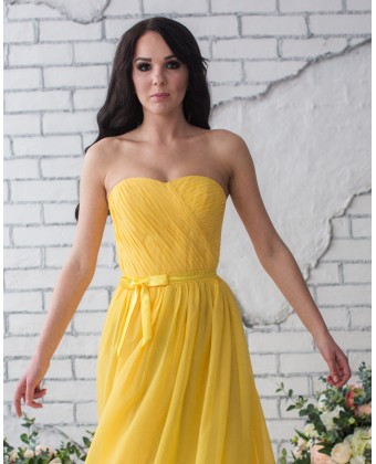 Жовта сукня на випускний