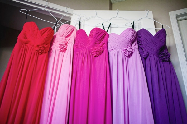 Плаття у різних кольорах